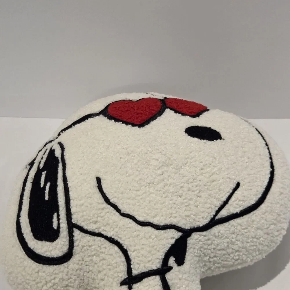 Peanuts Snoopy Red Heart Eyes Sherpa Pillow Valentines Decor 16
